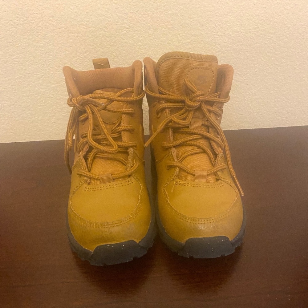 Little kids Nike Manoa